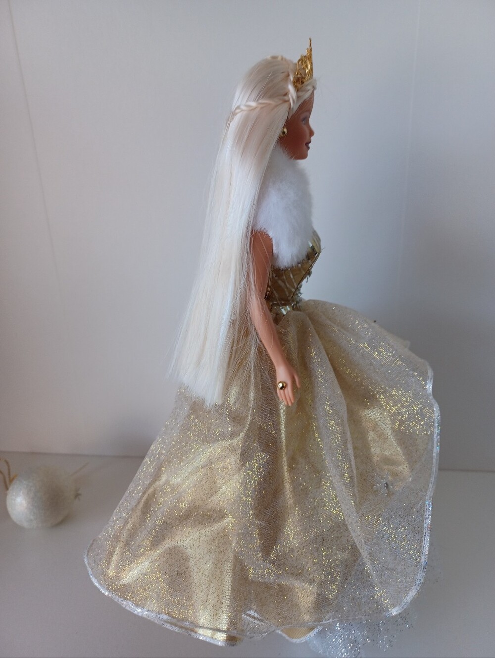 Celebration Barbie Special 2000 Edition Gold Dress With Stand‎ And Ornament Toy - Picture 7 of 9